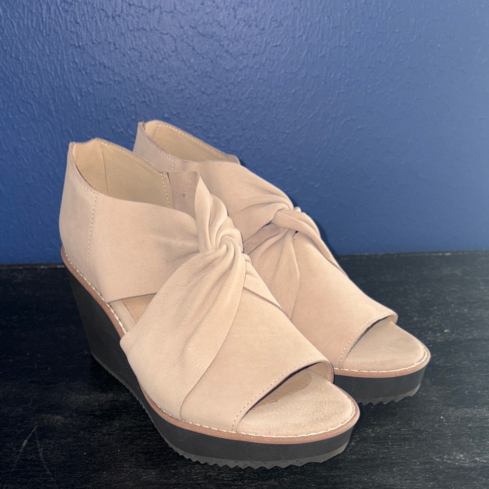 EILEEN FISHER Raja Platform Wedge Sandals – Size 7.5 in Stone